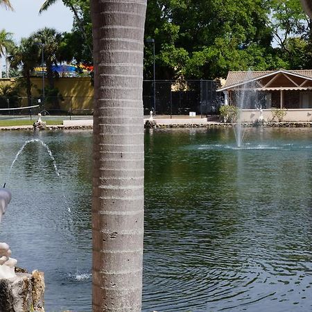 Rock Lake Not Open Due To Hurricane Damages Ξενοδοχείο Φορτ Μάγιερς Εξωτερικό φωτογραφία